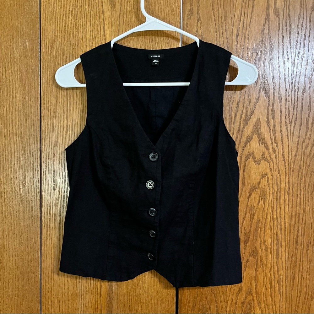 Express Black Sleeveless Button-Down Blouse